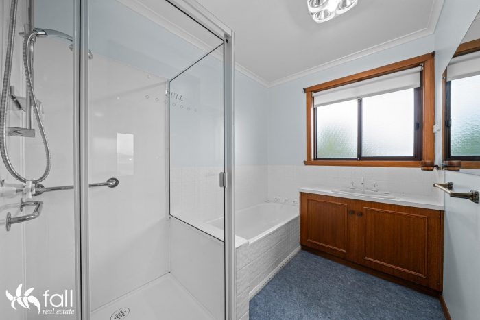 Unit 2/5 Eyrie Cl, Howrah TAS 7018, Australia