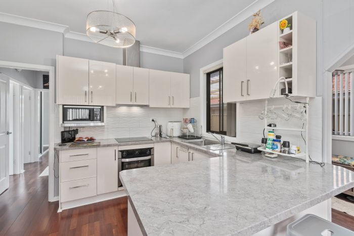 37 Farmborough Rd, Unanderra NSW 2526, Australia