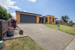 32 Eileen St, Walkerston QLD 4751, Australia