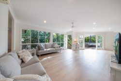 16 Grace Ave, Cannonvale QLD 4802, Australia