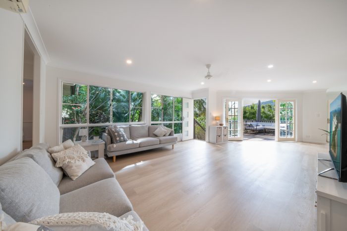 16 Grace Ave, Cannonvale QLD 4802, Australia