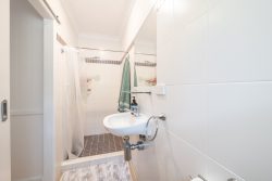 16 Grace Ave, Cannonvale QLD 4802, Australia