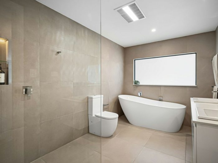 9 Woodlands Ave, Lugarno NSW 2210, Australia
