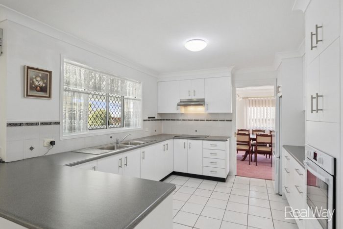 5 Michelle Ct, Raceview QLD 4305, Australia