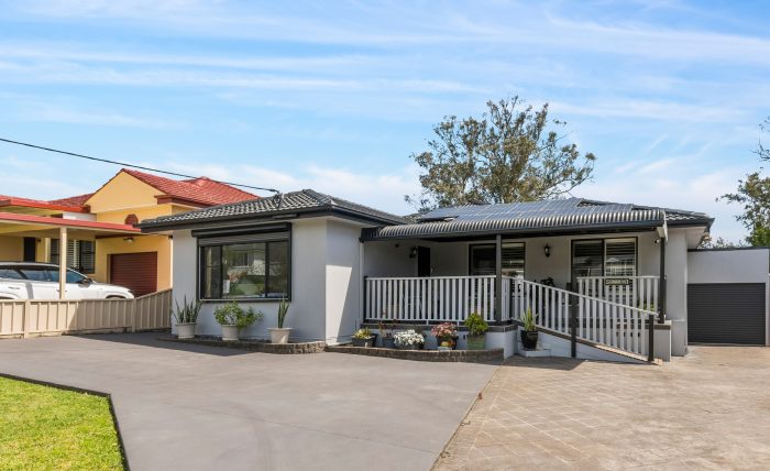 18 Jindalee Ave, Kanahooka NSW 2530, Australia