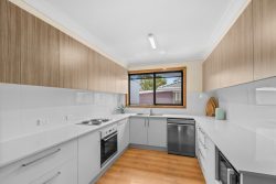 18 Jindalee Ave, Kanahooka NSW 2530, Australia