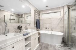 15 Jousting Pl, Glen Waverley VIC 3150, Australia