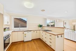 42 Arunta Ave, Kariong NSW 2250, Australia