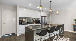 10 Lakeviews Cct, Yarrawonga VIC 3730, Australia