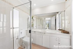 4 Chapman St, West Hoxton NSW 2171, Australia