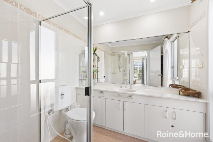 4 Chapman St, West Hoxton NSW 2171, Australia