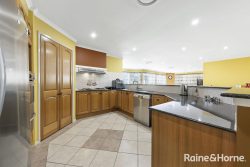 4 Chapman St, West Hoxton NSW 2171, Australia