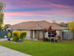 2/2 Belle Ct, Redbank QLD 4301, Australia