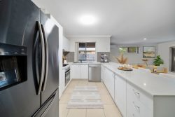 2/2 Belle Ct, Redbank QLD 4301, Australia