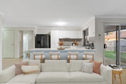 2/2 Belle Ct, Redbank QLD 4301, Australia