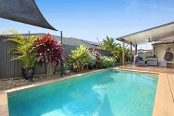 4 Northlakes Dr, Elanora QLD 4221, Australia