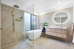 4 Northlakes Dr, Elanora QLD 4221, Australia