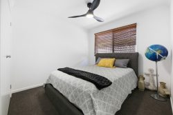 4 Northlakes Dr, Elanora QLD 4221, Australia