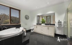 392 Old Warrandyte Rd, Ringwood North VIC 3134, Australia