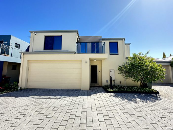 Unit 3/118 Huntriss Rd, Karrinyup WA 6018, Australia