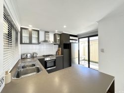 Unit 3/118 Huntriss Rd, Karrinyup WA 6018, Australia