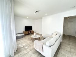 Unit 3/118 Huntriss Rd, Karrinyup WA 6018, Australia