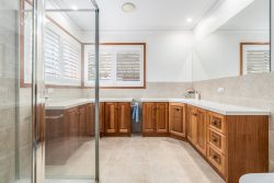 20 Parkland Dr, Hamlyn Heights VIC 3215, Australia