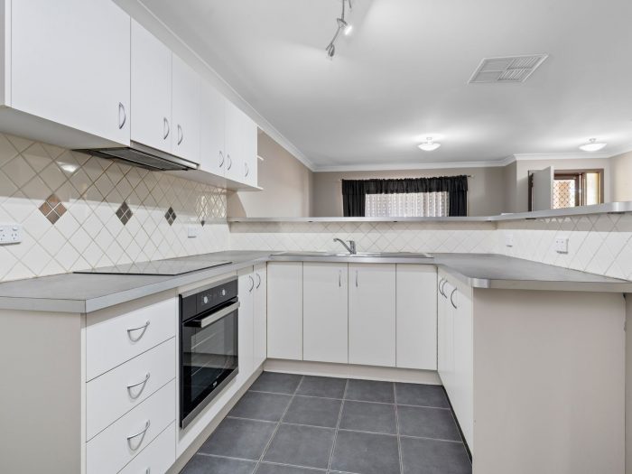 Unit 4/342 Piccadilly St, West Lamington WA 6430, Australia