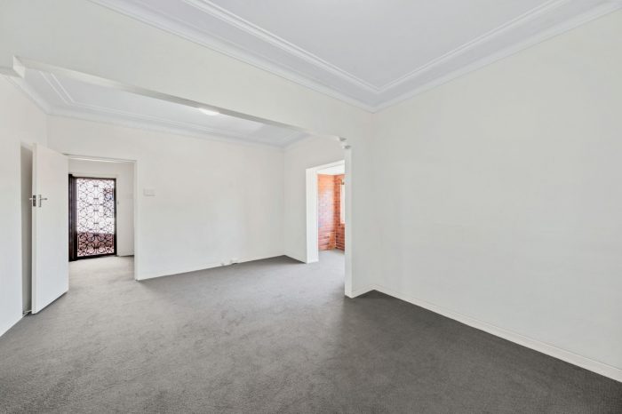 19 Bramston Ave, Earlwood NSW 2206, Australia