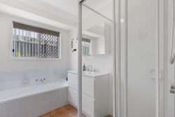 116 Mackellar Dr, Boronia Heights QLD 4124, Australia