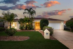 13 Exmoor St, Mudgeeraba QLD 4213, Australia