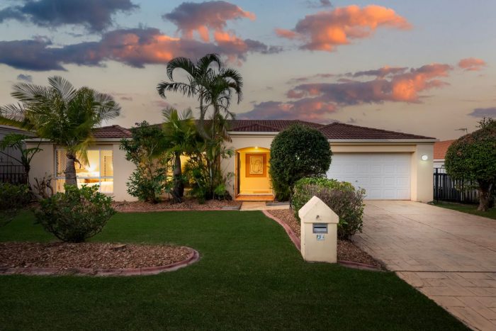 13 Exmoor St, Mudgeeraba QLD 4213, Australia