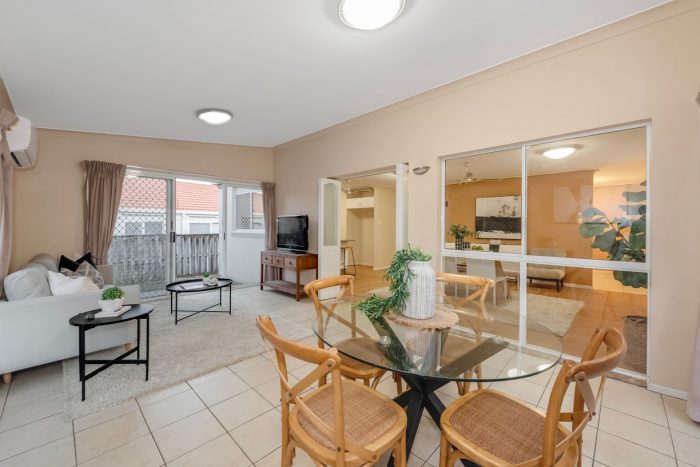 13 Exmoor St, Mudgeeraba QLD 4213, Australia