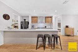 12 Ringarooma Dr, Truganina VIC 3029, Australia