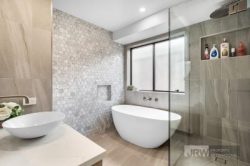 15 Riverglen Rd, Berwick VIC 3806, Australia