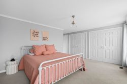 44 Santa Monica Dr, Keilor Lodge VIC 3038, Australia