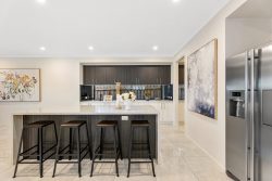 81 Sevenoaks Rd, Burwood East VIC 3151, Australia