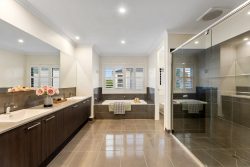 81 Sevenoaks Rd, Burwood East VIC 3151, Australia