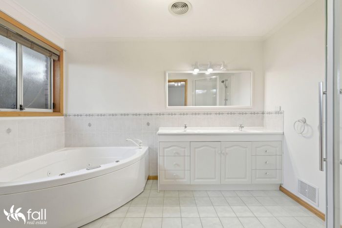 66 Surf Rd, Seven Mile Beach TAS 7170, Australia