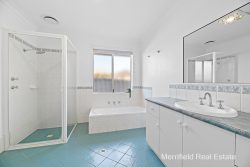 18 Susan Ct, Yakamia WA 6330, Australia