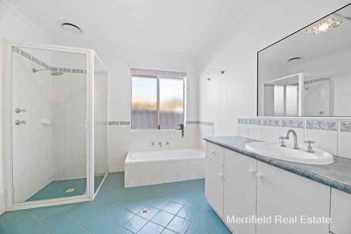18 Susan Ct, Yakamia WA 6330, Australia