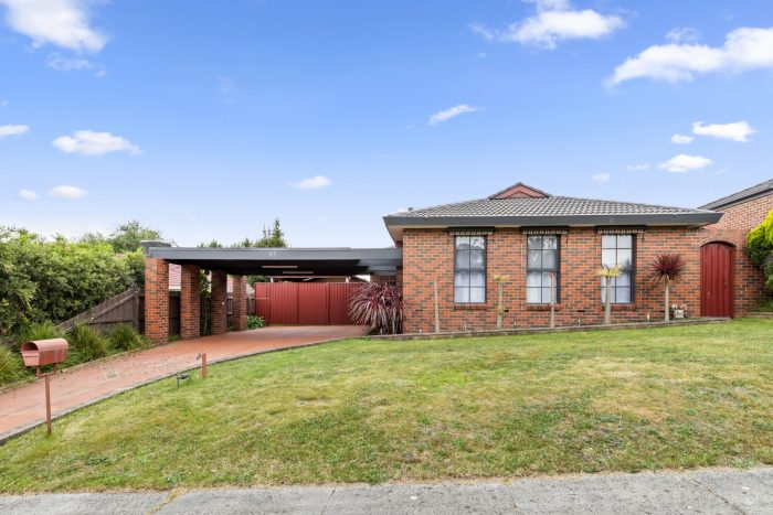 97 Sydney Parkinson Ave, Endeavour Hills VIC 3802, Australia