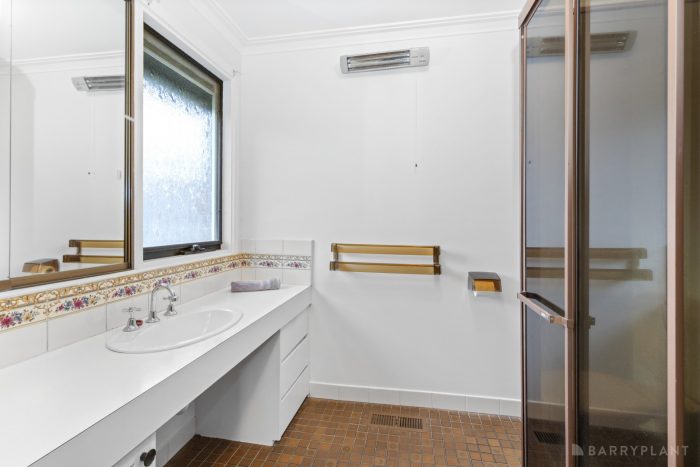 97 Sydney Parkinson Ave, Endeavour Hills VIC 3802, Australia