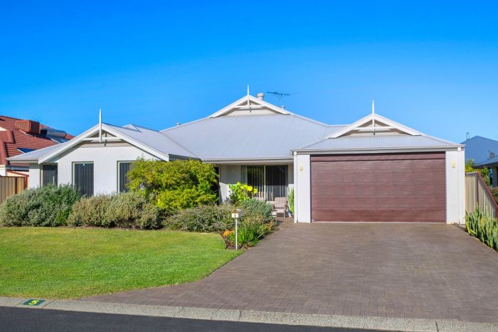 5 Indooroopilly Cres, Dunsborough WA 6281, Australia