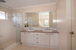 5 Indooroopilly Cres, Dunsborough WA 6281, Australia