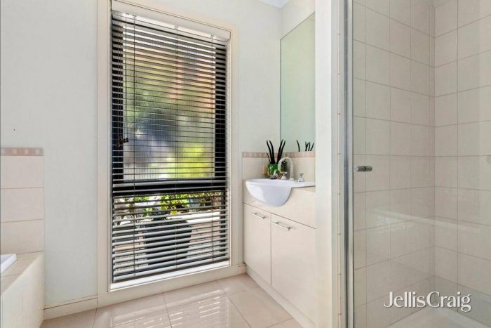 6 Wallaroo Way, Highton VIC 3216, Australia