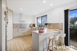 8 Windhaven Ct, Blackmans Bay TAS 7052, Australia