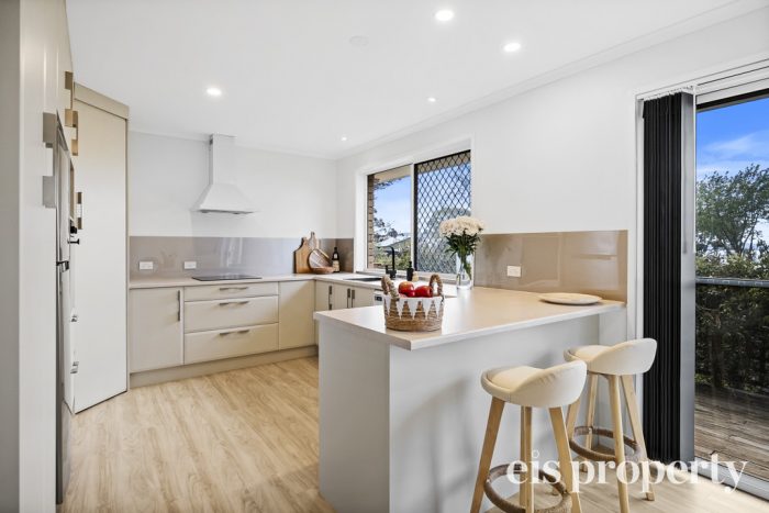 8 Windhaven Ct, Blackmans Bay TAS 7052, Australia