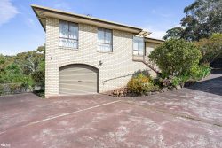 1A Coolac Ct, Lindisfarne TAS 7015, Australia