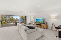 4A Macquarie St, Bolton Point NSW 2283, Australia